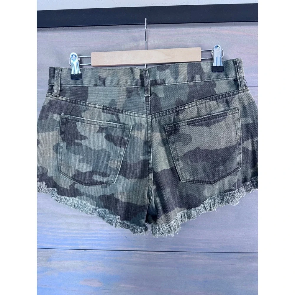 We the‎ Free People Loving uGood Vibrations Camo Denim Shorts Size 27